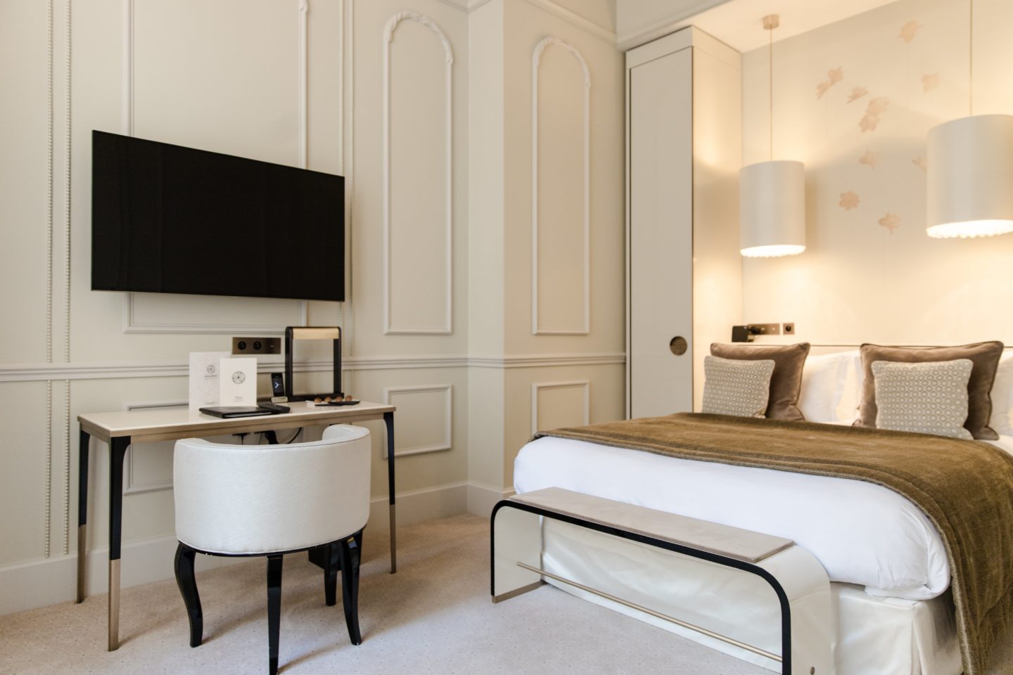 Staying at Le Narcisse Blanc in Paris, France | Luxury 5 Star Paris Hotel - Dana Berez