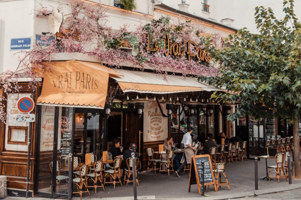 Blogger’s travel guide to Paris | Top things to do and see in Paris France | Paris Photography Inspiration | Dana Berez Travel Guide Montmartre Paris Photogprahy