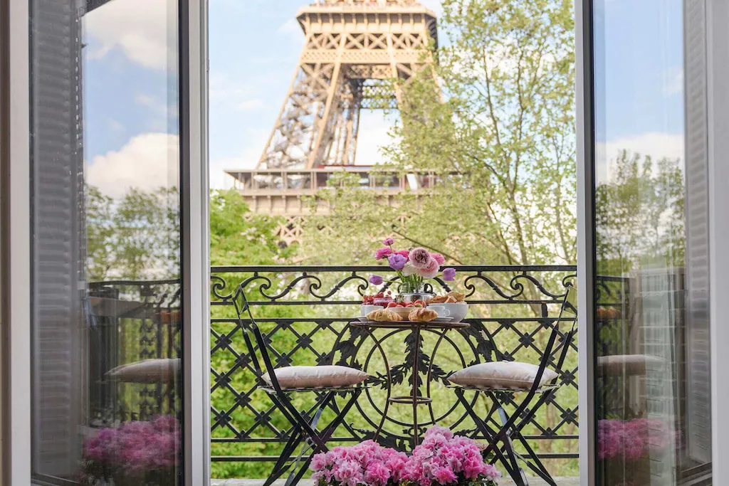 paris hotels with eiffel tower view